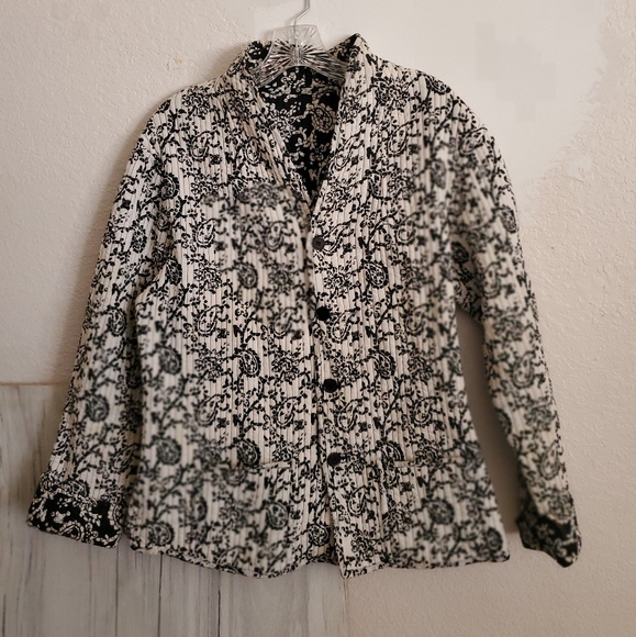 Silverstream Women's Black and White Reversible Quilted Jacket - Picture 2 of 11